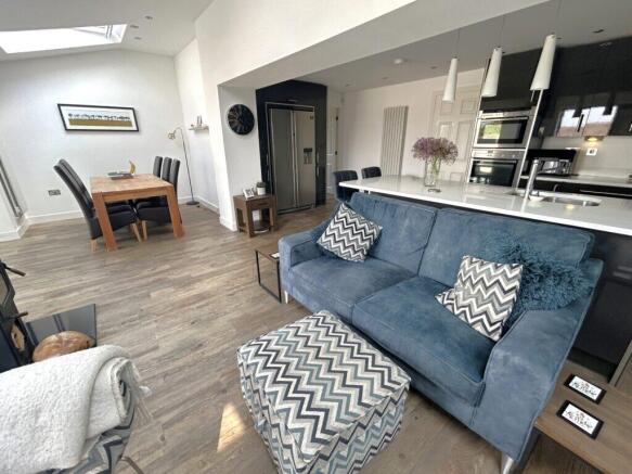 4 bed Detached for sale Image 7