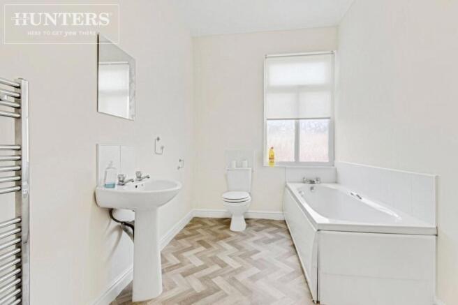 2 bed Terraced to rent Image 5