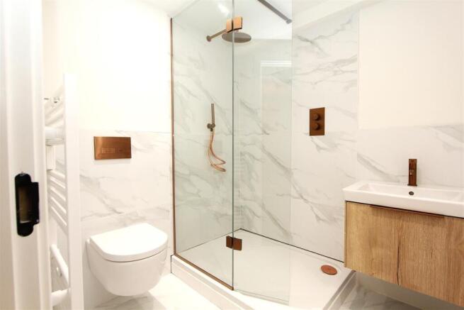 2 bed Apartment to rent Image 6
