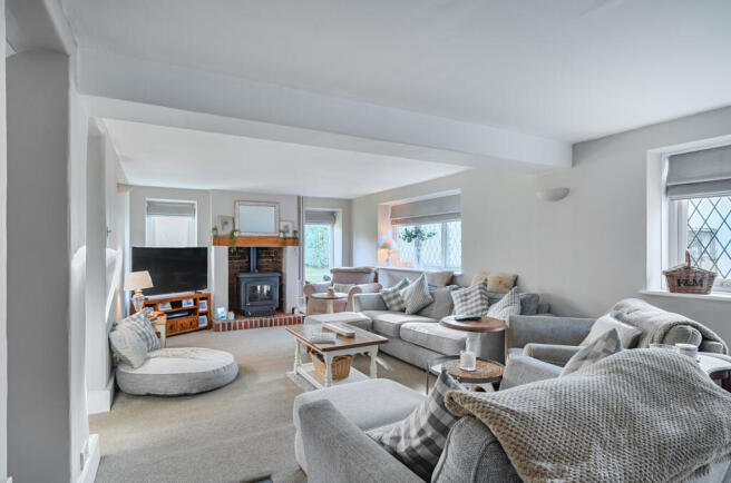 1383937-15-691f3d...