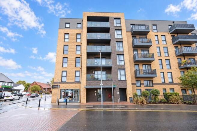 2-bed flat on St. Johns Road, New Malden, KT3, £500,000