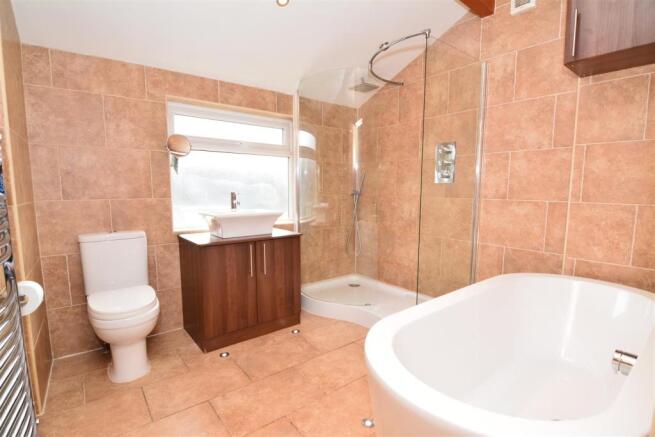LUXURY SPACIOUS BATH