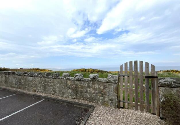 ACCESS TO BEACH