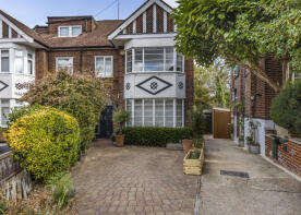 19, Oakdene Park, Finchley, London N3 1EU
