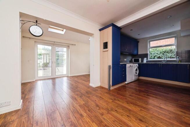 3 bed Semi-Detached for sale Image 6