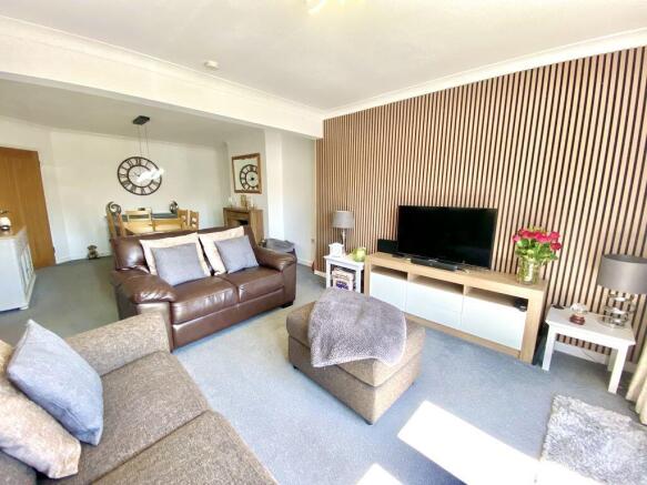 Lounge/Dining Room