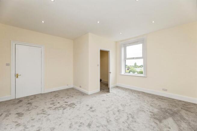 4 bed Semi-Detached for sale Image 12