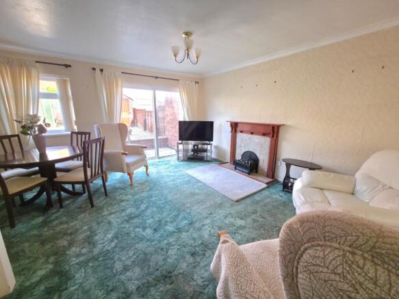 Lounge/Dining Room