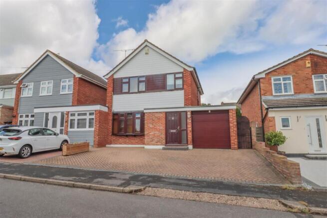 3-bed detached on Burne Avenue, Wickford, £420,000