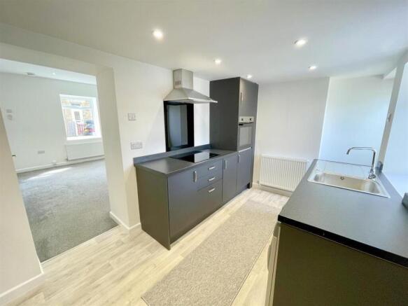 2 bed House for sale Image 5