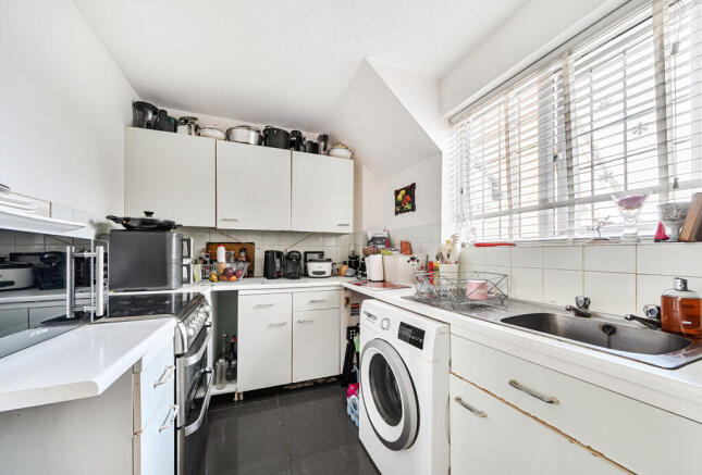 Lulworth Crescent, MITCHAM, Surrey, CR4 photo 2