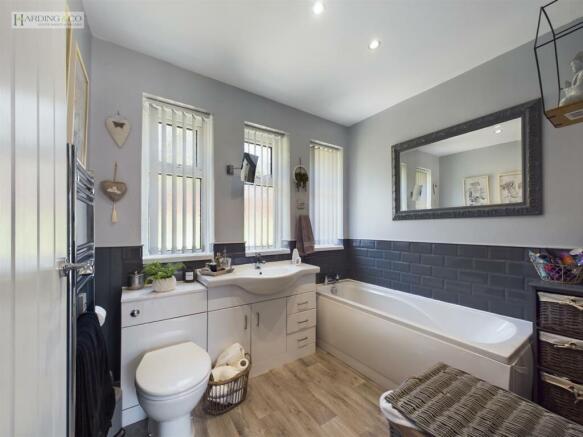 Bathroom .1.jpg