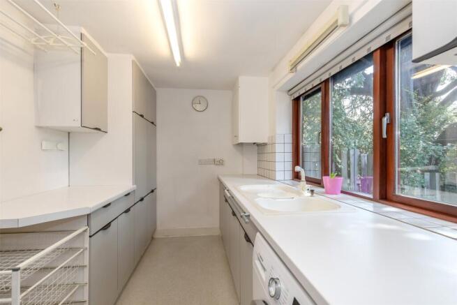 4 bed Detached for sale Image 7