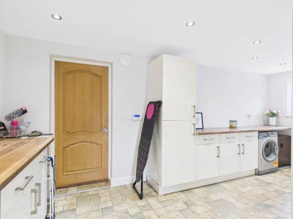 4 bed Detached for sale Image 6