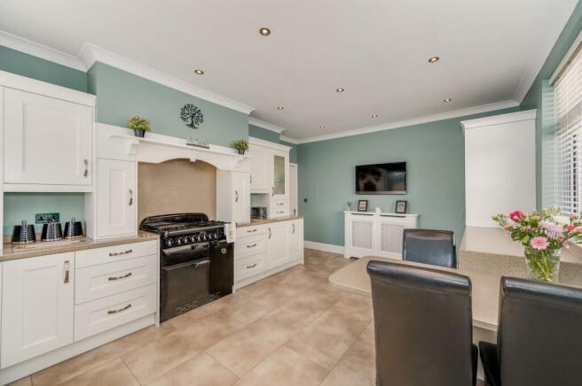 KITCHEN, DINING ROOM AND LOUNGE