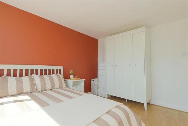 3 bed Terraced for sale Image 11