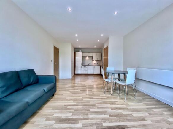 1 bed Apartment to rent Image 5