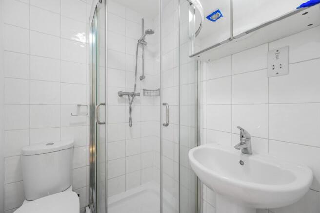 RCFB- flat 10 132 shepherds bush road- bathroom 3_