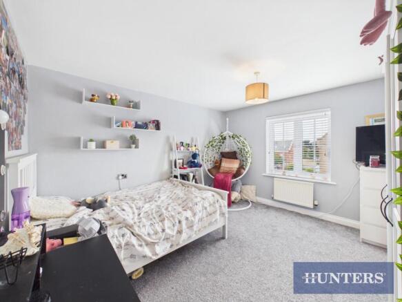 5 bed Detached for sale Image 8