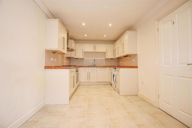 IMG_5499 kitchen.jpg