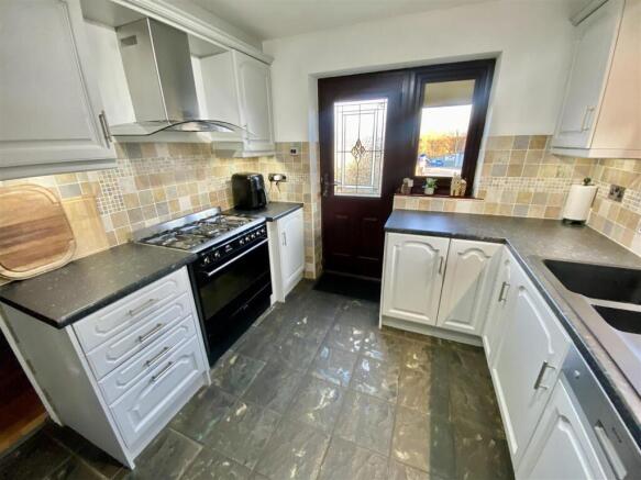 4 bed Detached for sale Image 4