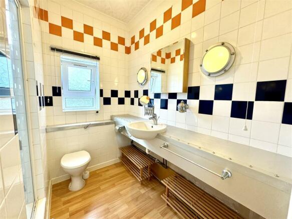 SHOWER ROOM