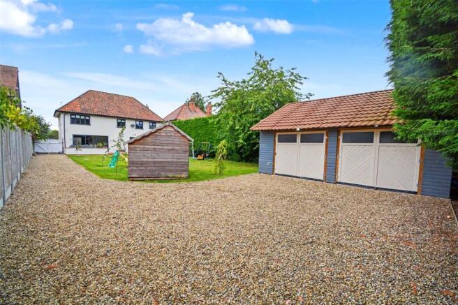 5 bed Detached for sale Image 12