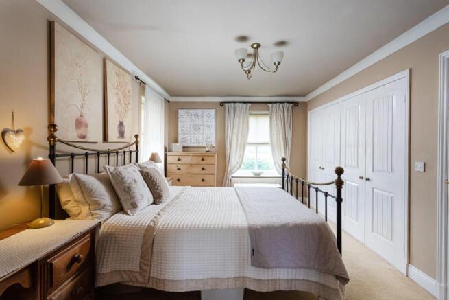 4 bed Detached for sale Image 12