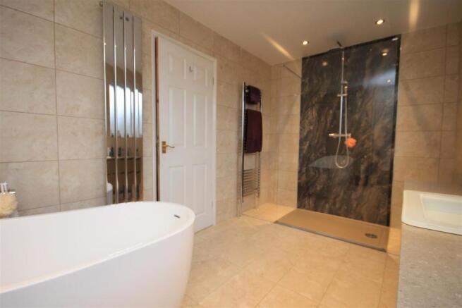 EN SUITE BATHROOM/W.C.