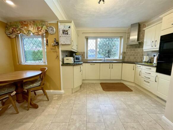 3. kitchen bfast.jpg
