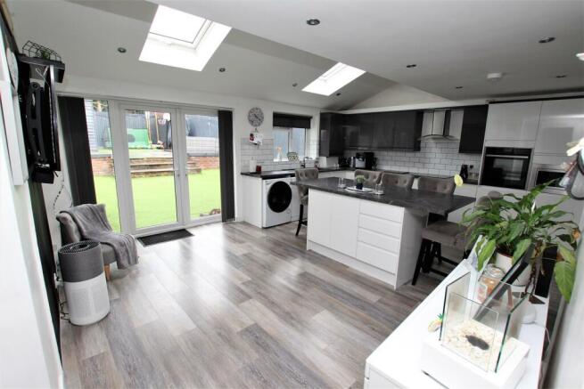 Kitchen/ Breakfast Room