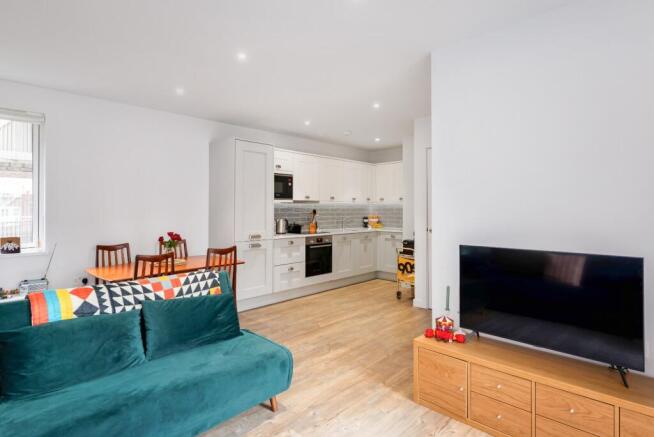2 bed Flat for sale Image 2