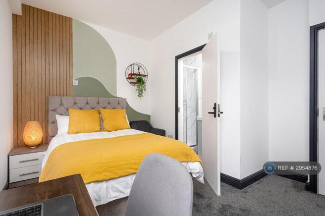 Master En-Suite Room 3