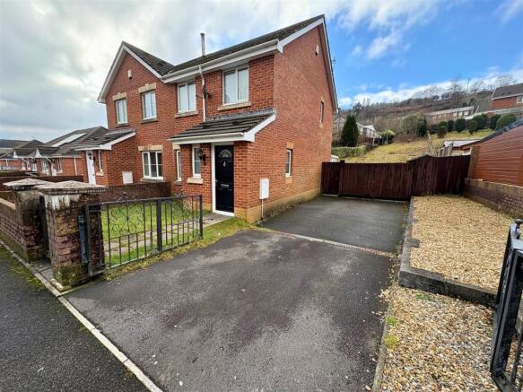 Front Garden & Driveway