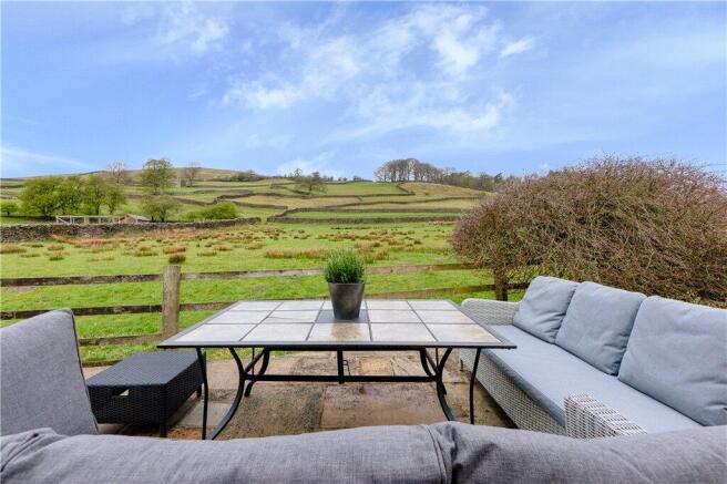 5 bed Detached for sale Image 9