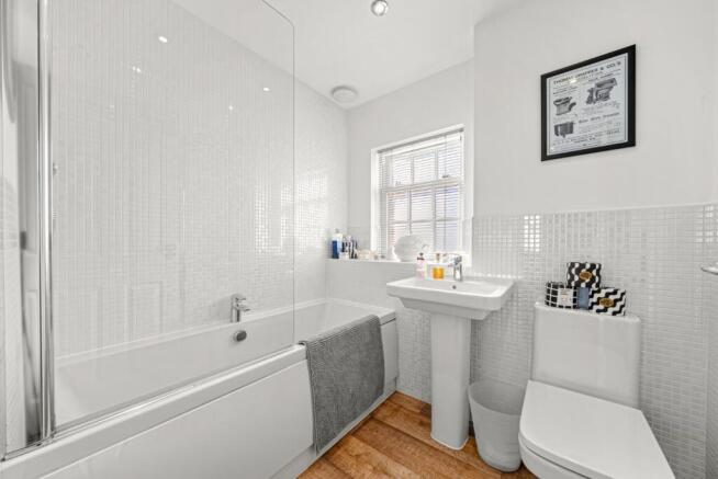 4 bed Detached for sale Image 9