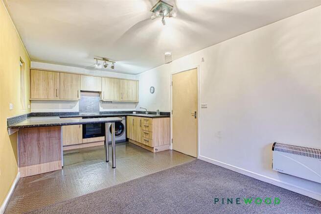 KITCHEN/LIVING ROOM