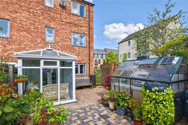 4 bed Town House for sale Image 9