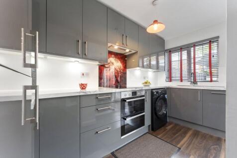 Lyndhurst Way, Sutton, SM2