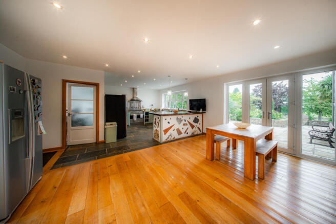4 bed Detached for sale Image 4