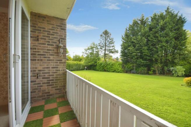 3 bed Flat for sale Image 6