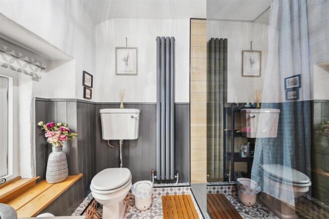 Shower Room - WC and shower screen.jpg