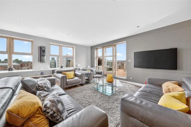 3 bed Apartment for sale Image 5
