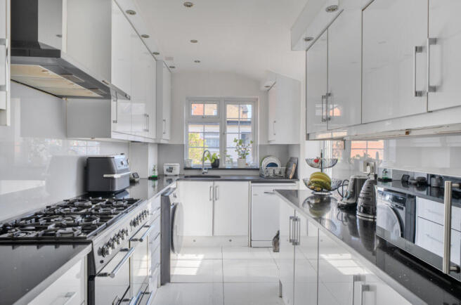 1440399-11-69d678...