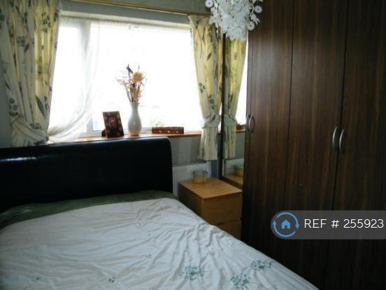 Double Bedroom (Front)