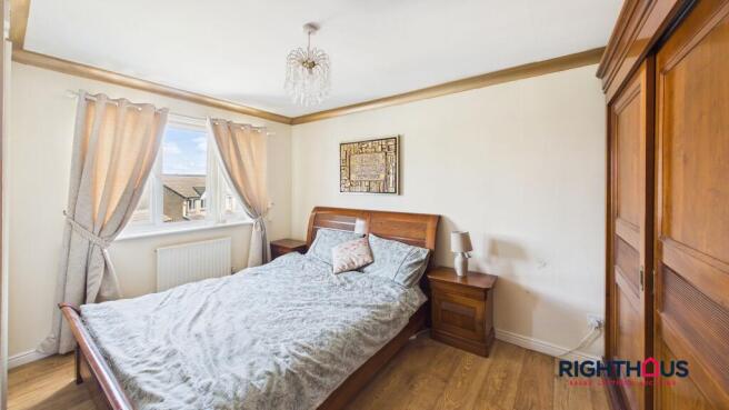 4 bed Detached for sale Image 9