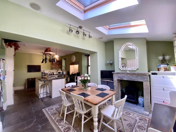 3 bed Semi-Detached for sale Image 5