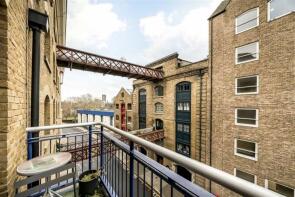 Flat 39, 69 Pierhead Wharf, Wapping High Street, London E1W 2YF