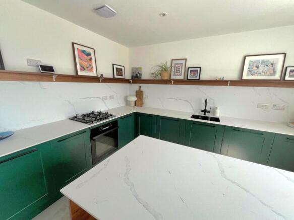 4 bed Detached for sale Image 8