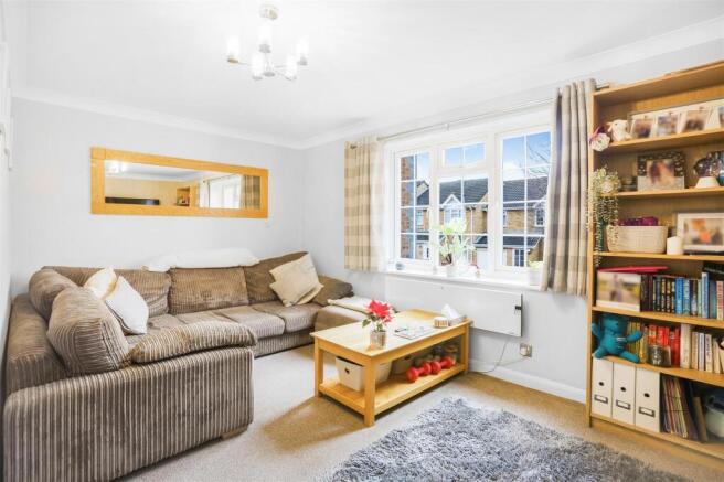 1610777609 - 26 Groveside Close, SM5 - 3.jpg